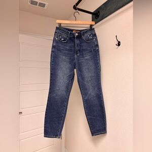Judy Blue High-Rise Slim Taper Jeans in Dark Blue Wash
